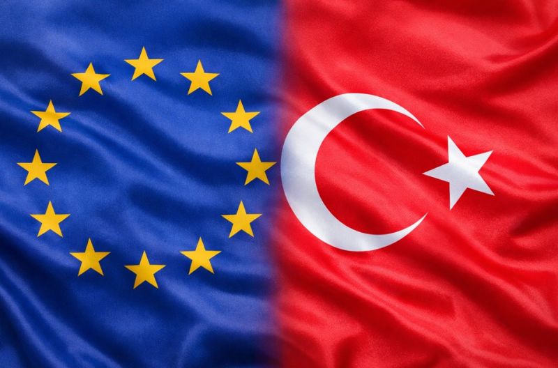 AB ve Türkiye bayrakları